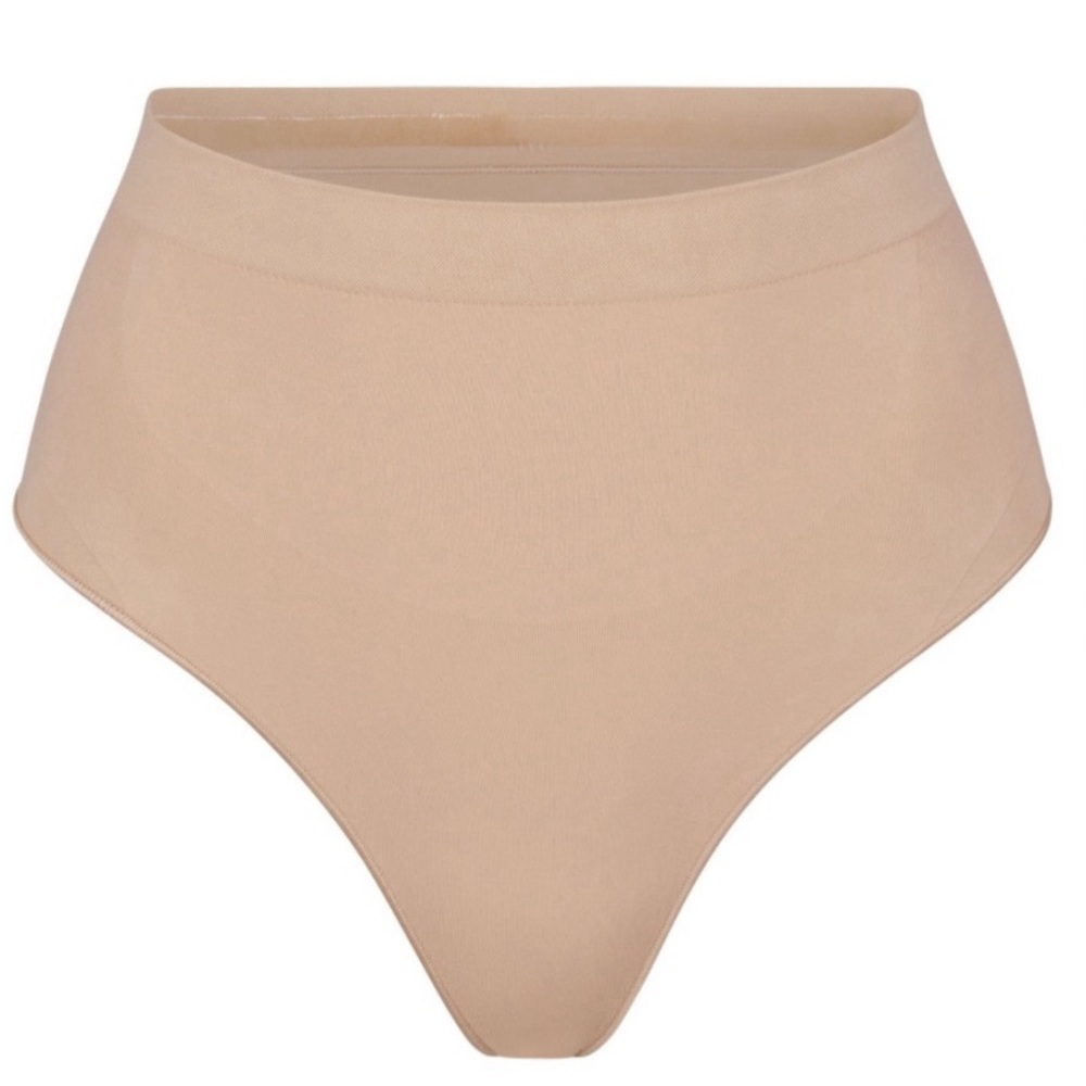 Skims seamless sculpt mid waist thong new without tags size XS color mica